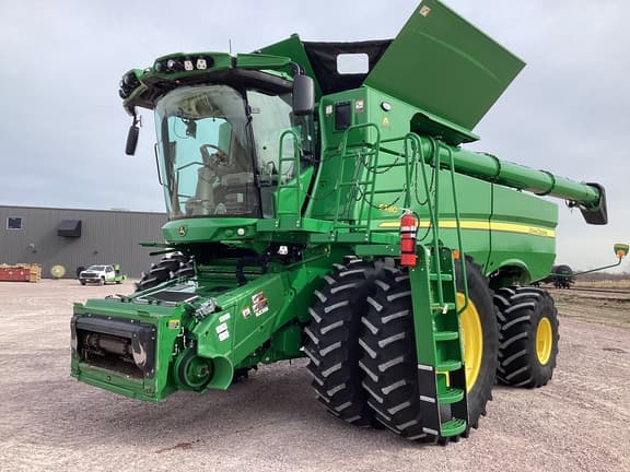 Image of John Deere S780 equipment image 1