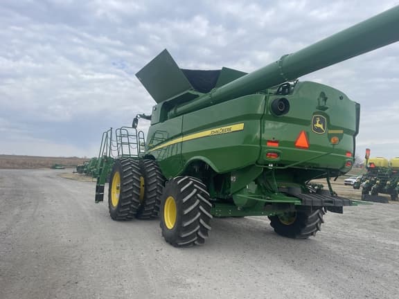 Image of John Deere S780 equipment image 2