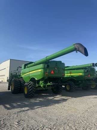 Image of John Deere S780 equipment image 2