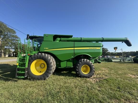 Image of John Deere S780 equipment image 1