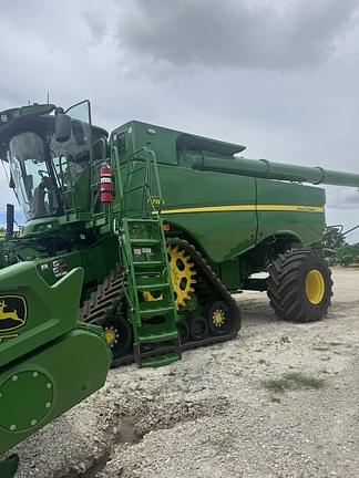 Image of John Deere S780 equipment image 2