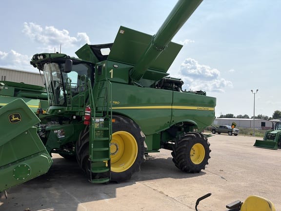 2024 John Deere S780 Equipment Image0