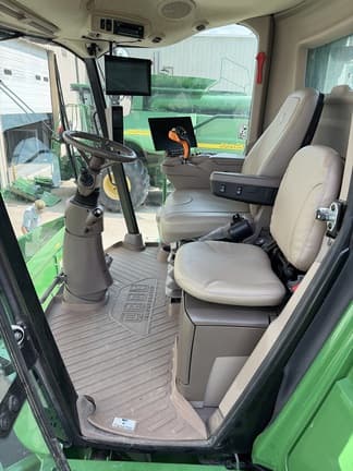 Image of John Deere S780 equipment image 4
