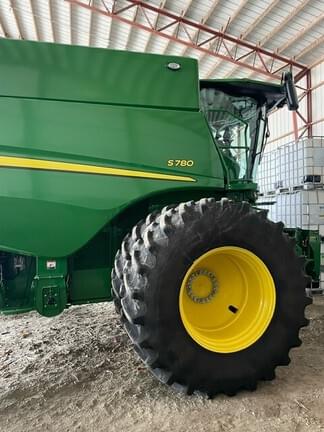 Image of John Deere S780 equipment image 4