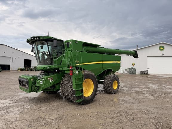 Image of John Deere S780 equipment image 1