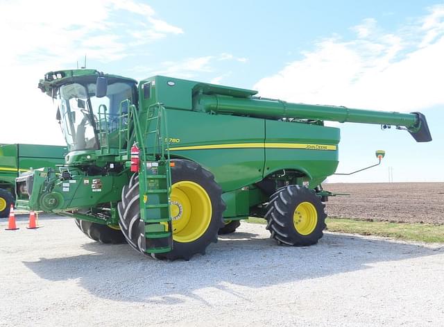 Image of John Deere S780 equipment image 2