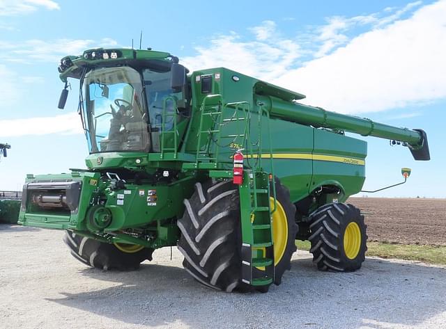 Image of John Deere S780 equipment image 1