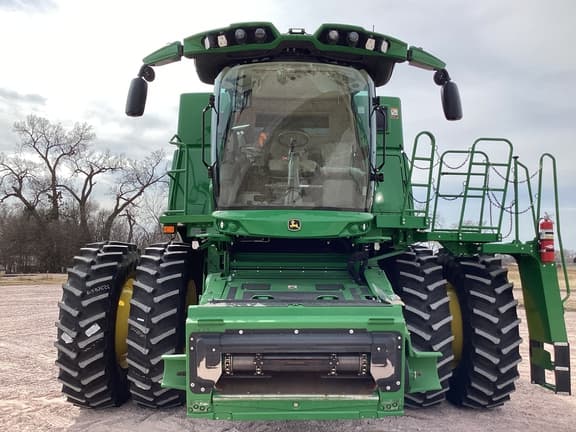 Image of John Deere S780 equipment image 1