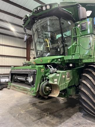Image of John Deere S780 equipment image 4