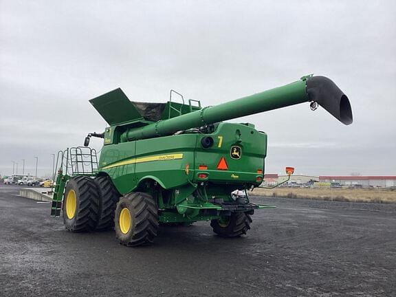 Image of John Deere S780 equipment image 2