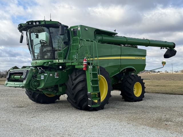 Image of John Deere S780 equipment image 1