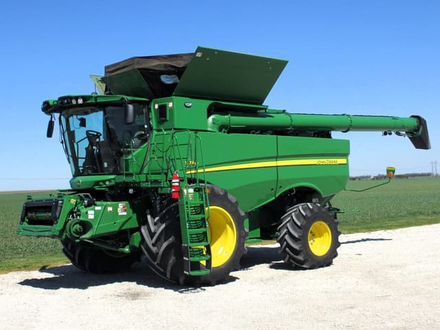 Image of John Deere S780 equipment image 1