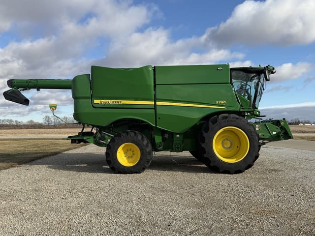 Image of John Deere S780 equipment image 2