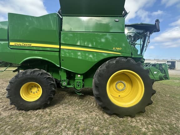 Image of John Deere S780 equipment image 2