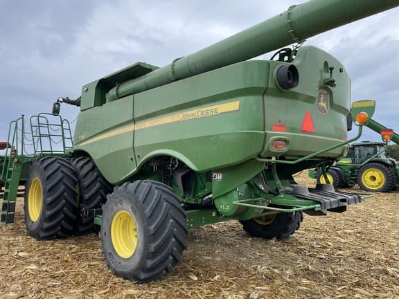Image of John Deere S780 equipment image 2