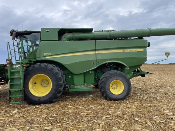 Image of John Deere S780 equipment image 1