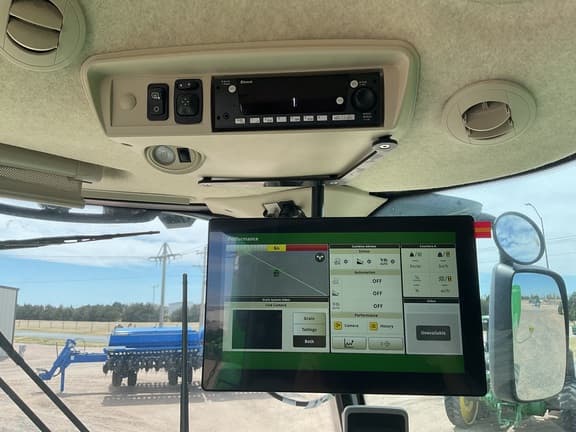 Image of John Deere S780 equipment image 4