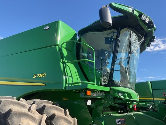 Image of John Deere S780 equipment image 2