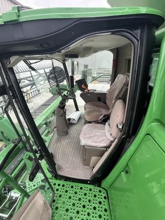 Image of John Deere S780 Image 1