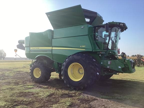 Image of John Deere S780 equipment image 1