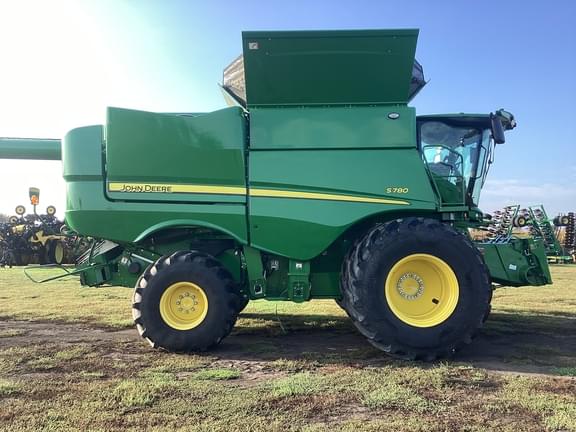 Image of John Deere S780 equipment image 4