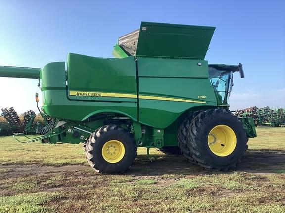 Image of John Deere S780 equipment image 2
