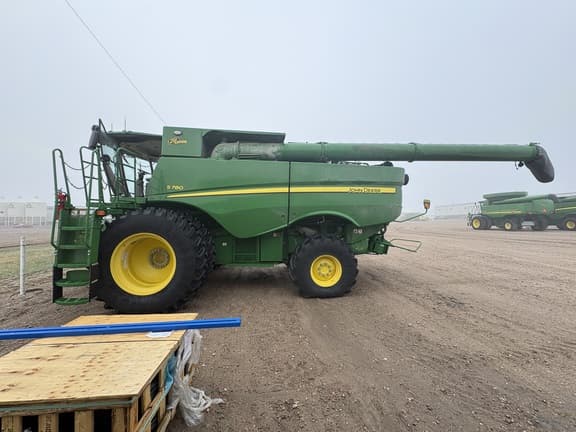 Image of John Deere S780 equipment image 2