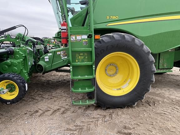 Image of John Deere S780 equipment image 2