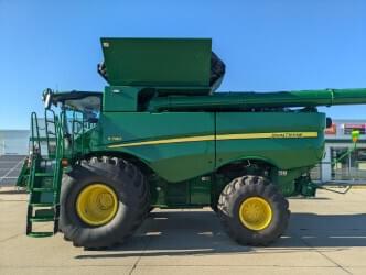 Image of John Deere S780 equipment image 1