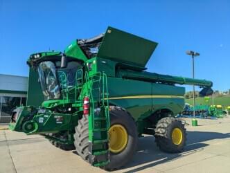 Image of John Deere S780 equipment image 2