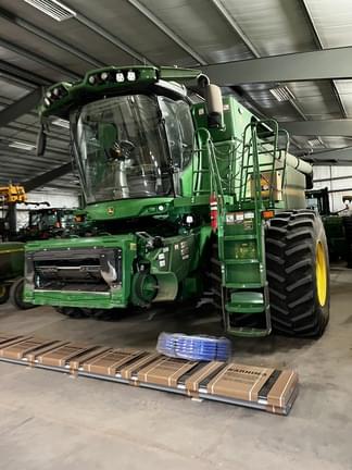 Image of John Deere S780 Image 0