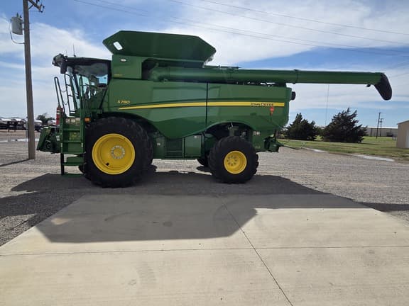 Image of John Deere S780 equipment image 4
