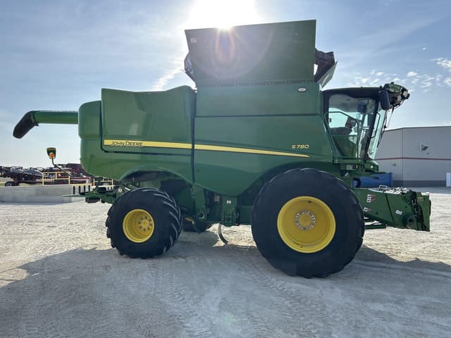 Image of John Deere S780 equipment image 1