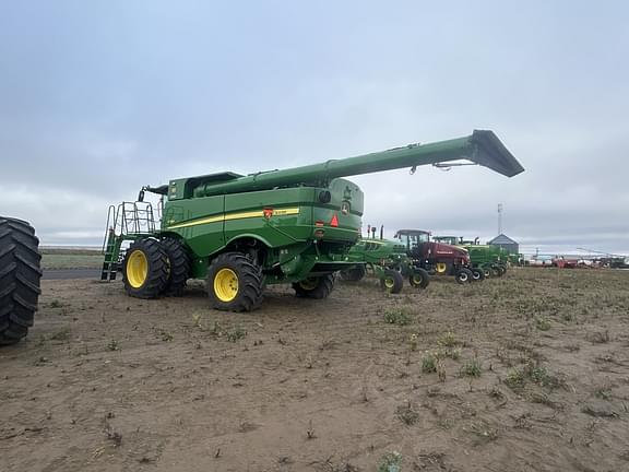 Image of John Deere S780 equipment image 1