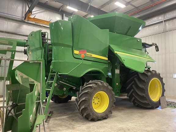 Image of John Deere S780 equipment image 1
