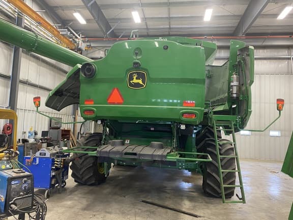 Image of John Deere S780 equipment image 2