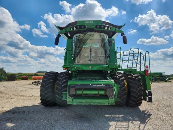 Image of John Deere S780 equipment image 1