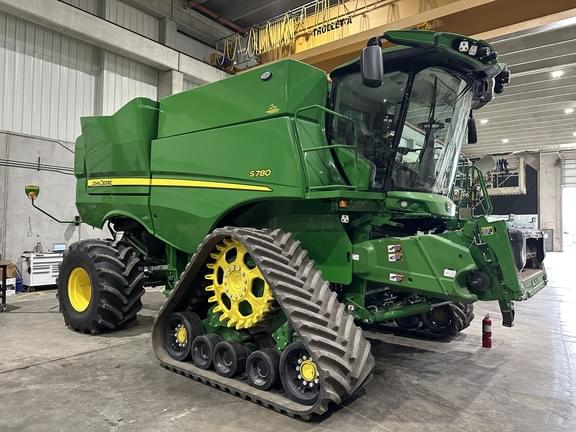 Image of John Deere S780 equipment image 1