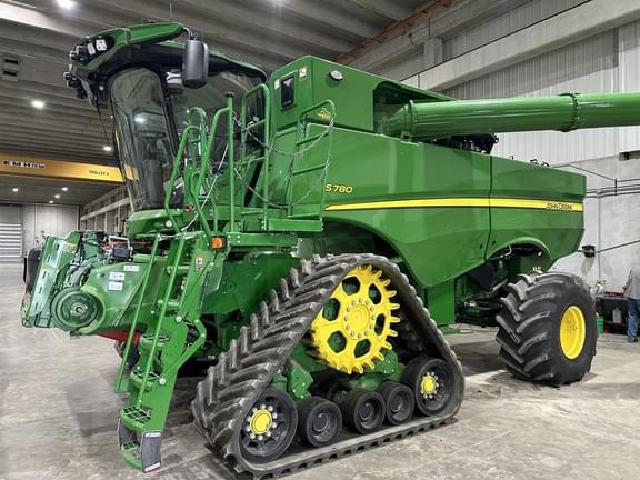 Image of John Deere S780 equipment image 2