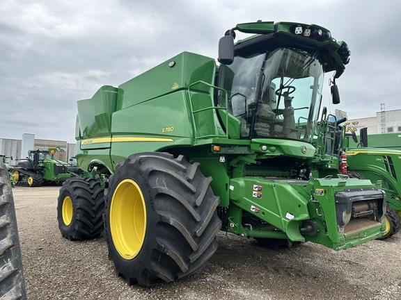 Image of John Deere S780 equipment image 1
