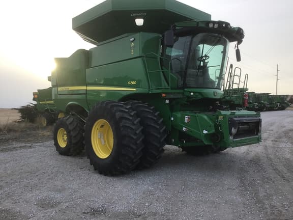 Image of John Deere S780 equipment image 2
