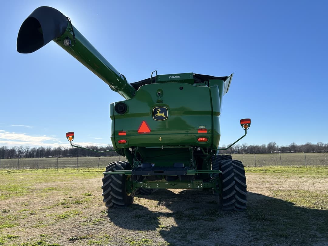 Image of John Deere S780 Image 1