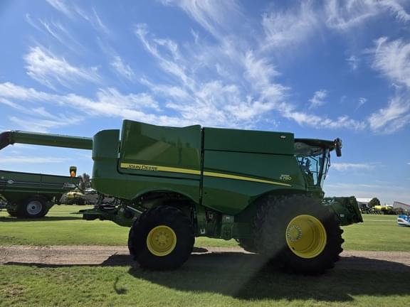 Image of John Deere S780 equipment image 4