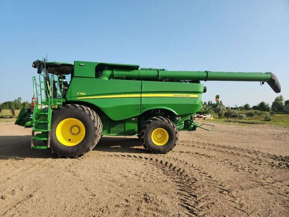 Image of John Deere S780 equipment image 1