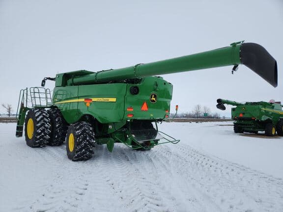 Image of John Deere S780 equipment image 2