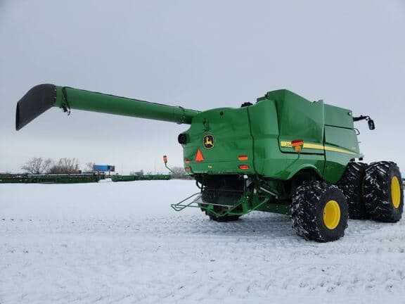 Image of John Deere S780 equipment image 4