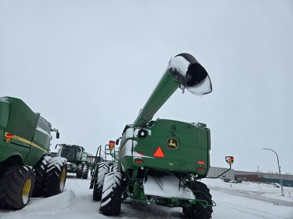 Image of John Deere S780 equipment image 2