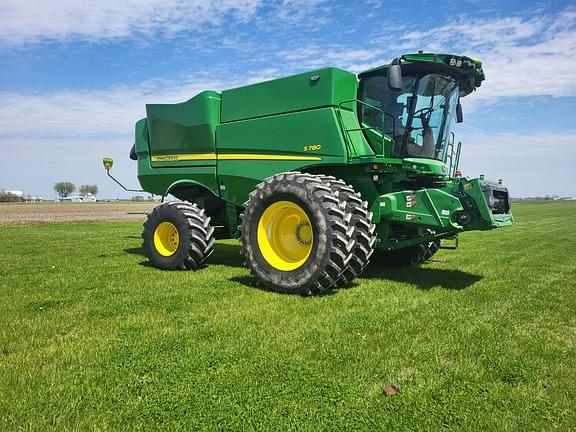 Image of John Deere S780 Image 1