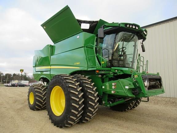 Image of John Deere S780 equipment image 1