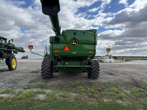 Image of John Deere S780 equipment image 4